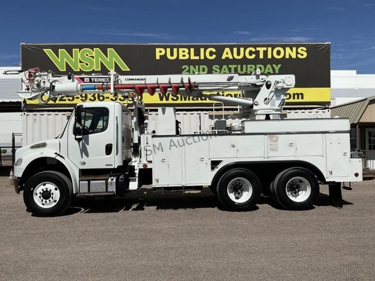 2012-freightliner-m2-106-image-1