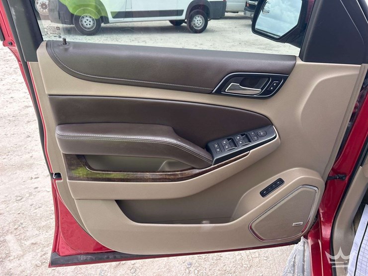 2015-chevrolet-suburban-image-14