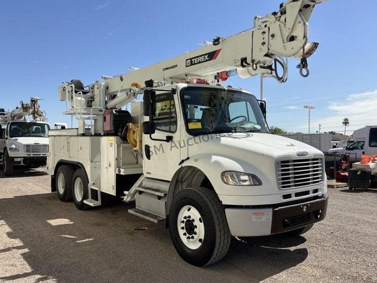 2012-freightliner-m2-106-image-4