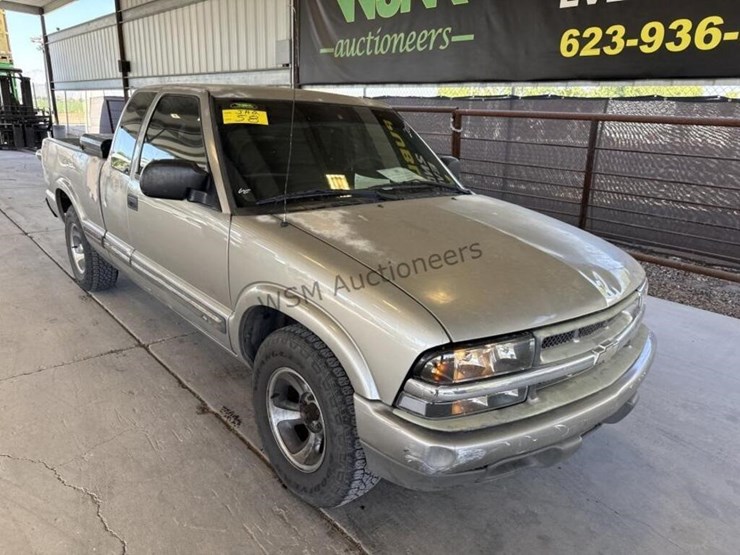 2000-chevrolet-s10-image-2