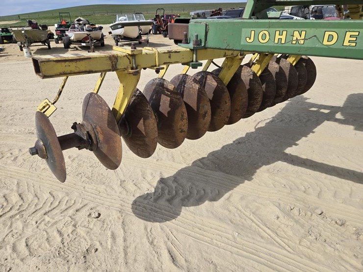 john-deere-220-image-8