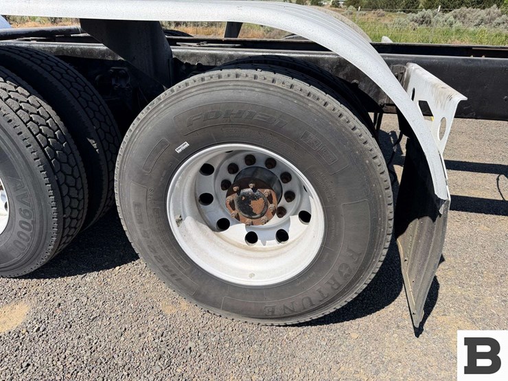 2015-kenworth-t880-image-28