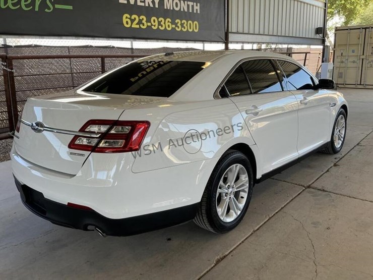 2017-ford-taurus-se-sdn-image-7