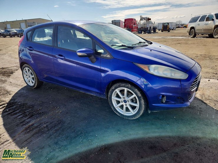 2014-ford-fiesta-se-image-2