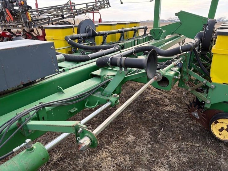 1994-john-deere-7200-image-11