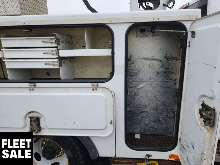 2021-ford-f550-image-17