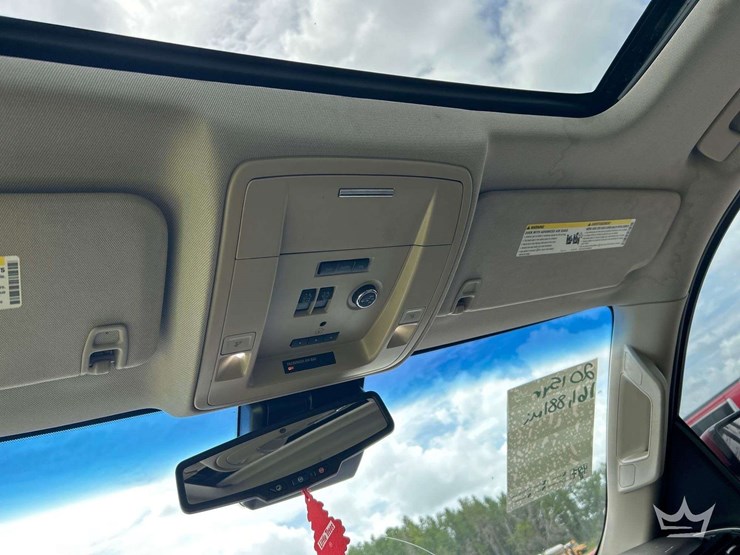 2015-chevrolet-suburban-image-17