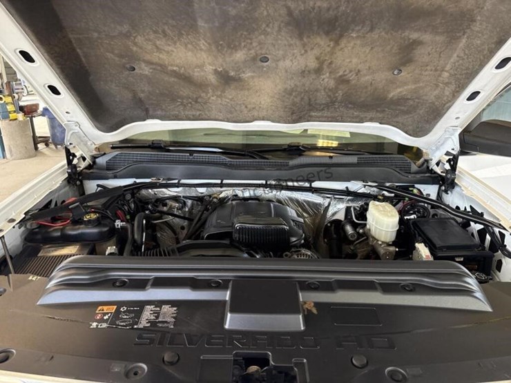 2015-chevrolet-silverado-2500hd-image-14