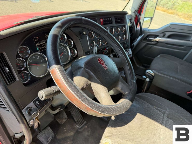 2015-kenworth-t880-image-63