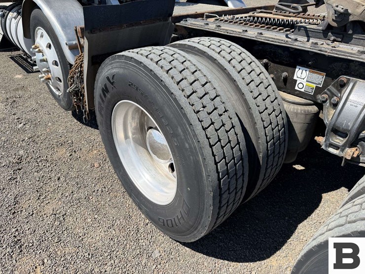 2015-kenworth-t800-image-28
