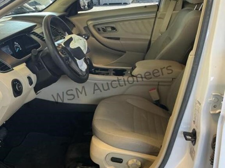 2017-ford-taurus-se-sdn-image-22