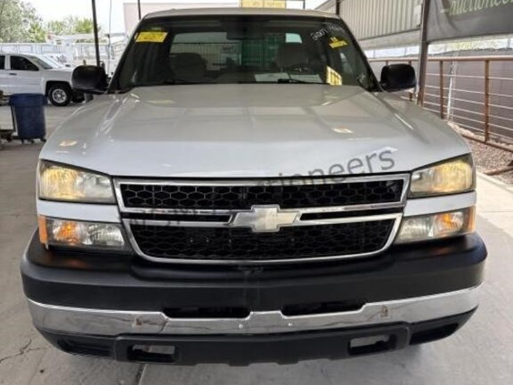 2007-chevrolet-silverado-3500-image-3