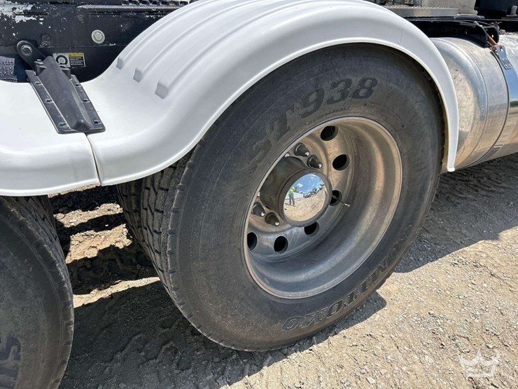 2016-peterbilt-389-image-34
