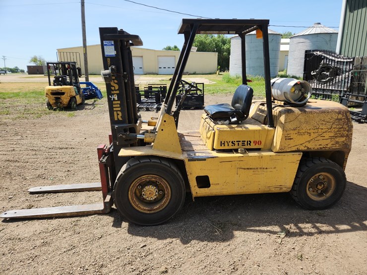 #375-•-hyster-90-forklift-image-2