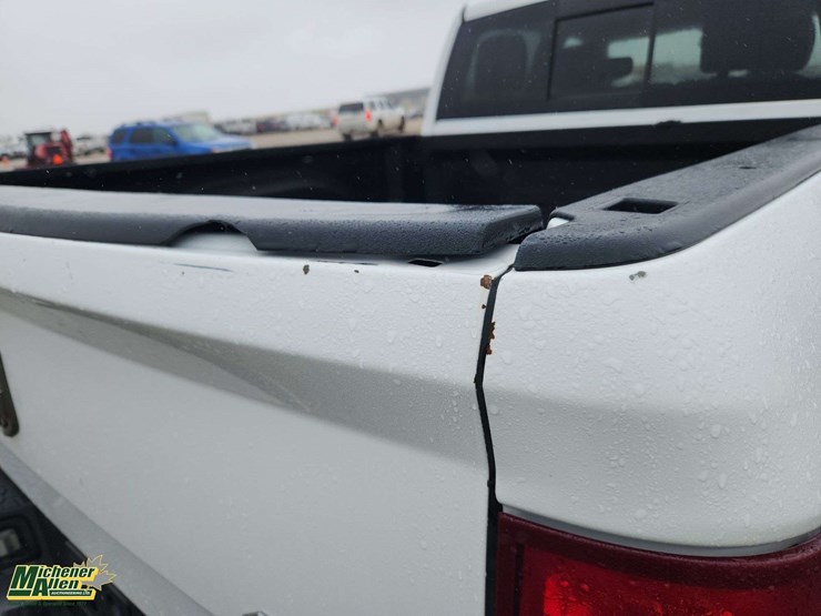 2017-dodge-3500-image-40