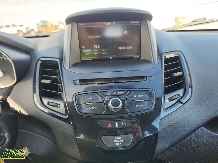 2014-ford-fiesta-se-image-17