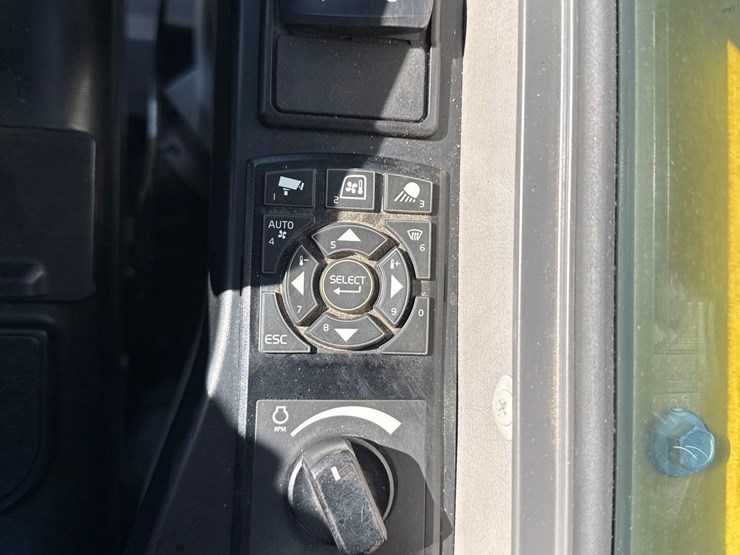 2023-volvo-ecr88d-image-26