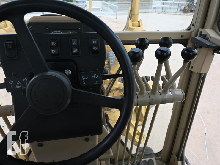 2004-caterpillar-140h-image-11