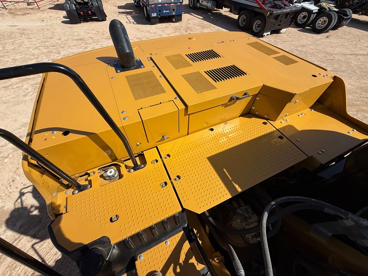 2023-caterpillar-330-image-23