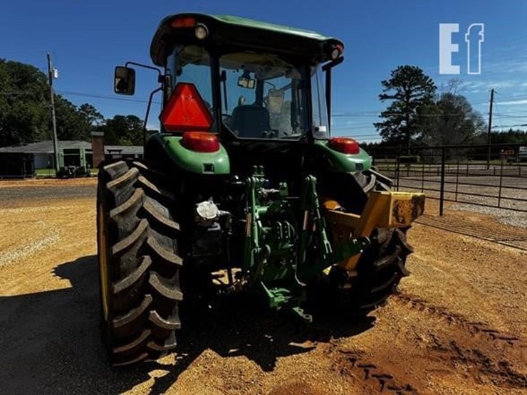 2015-john-deere-6115d-image-3