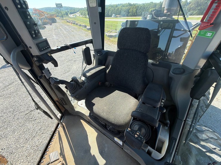caterpillar-120m2-image-15