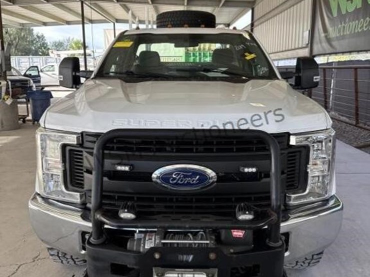 2019-ford-f350-image-3