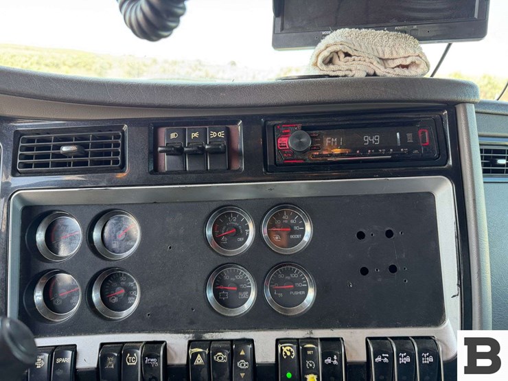 2015-kenworth-t800-image-55
