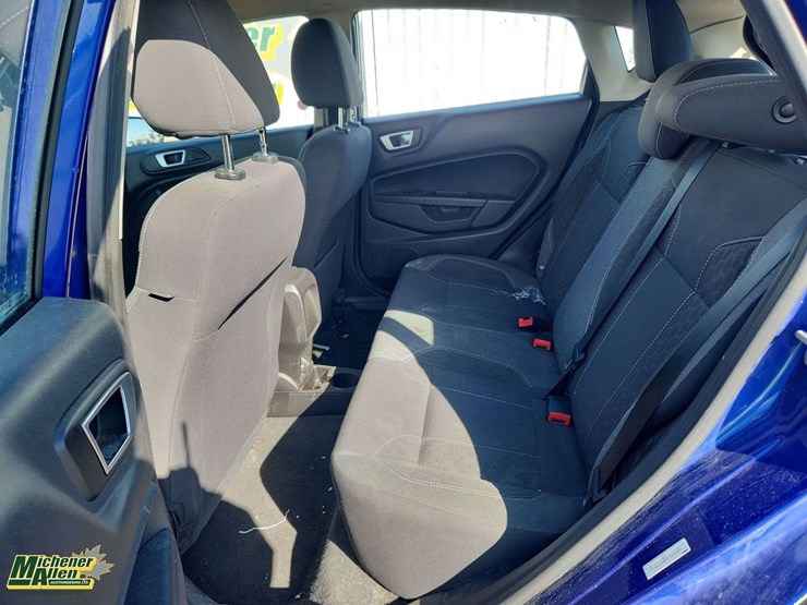 2014-ford-fiesta-se-image-11