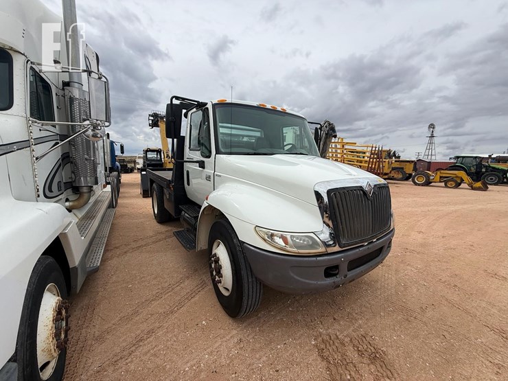 2002-international-durastar-4400-image-2