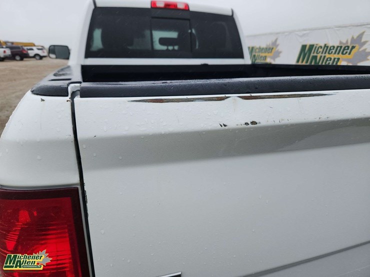 2017-dodge-3500-image-42