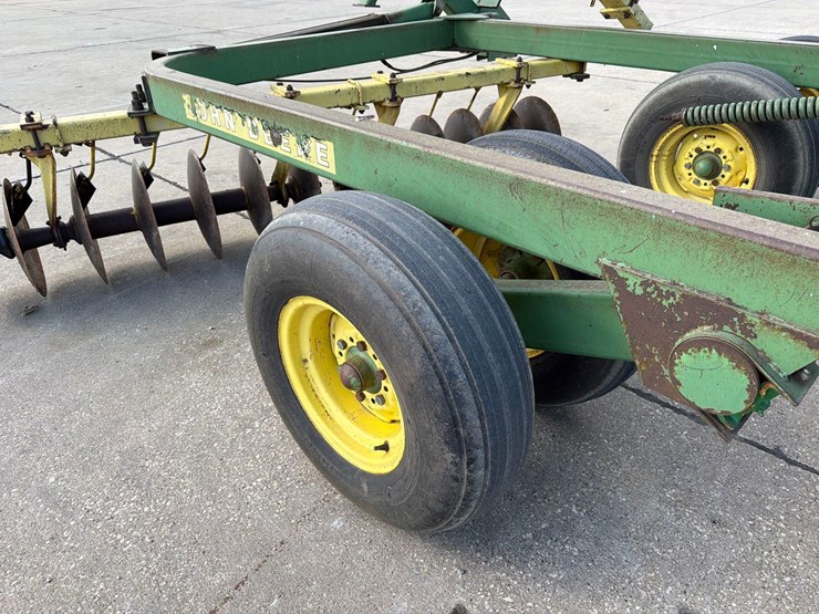 john-deere-220-image-10