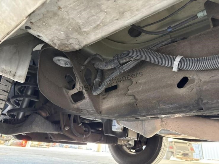 2016-chevrolet-express-2500-image-25