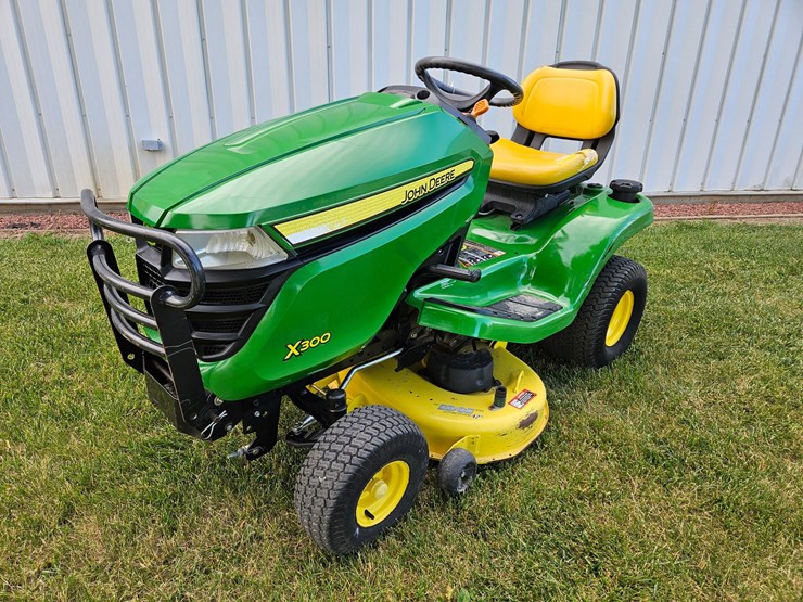 john-deere-x300-image-1