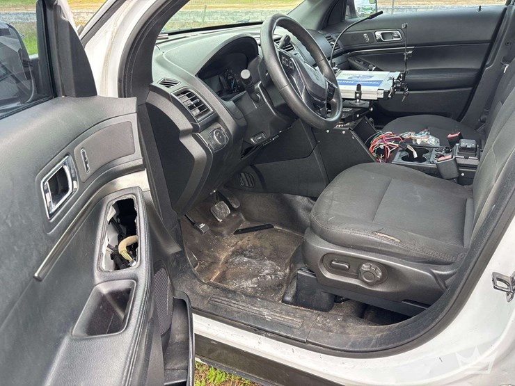 2017-ford-explorer-image-5