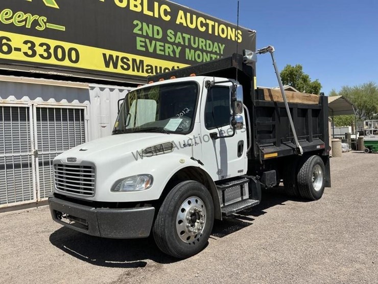 2012-freightliner-m2-106-image-2