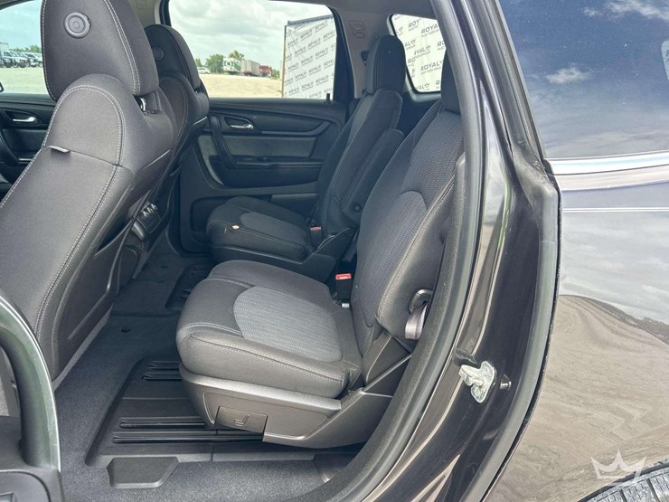 2017-chevrolet-traverse-image-17