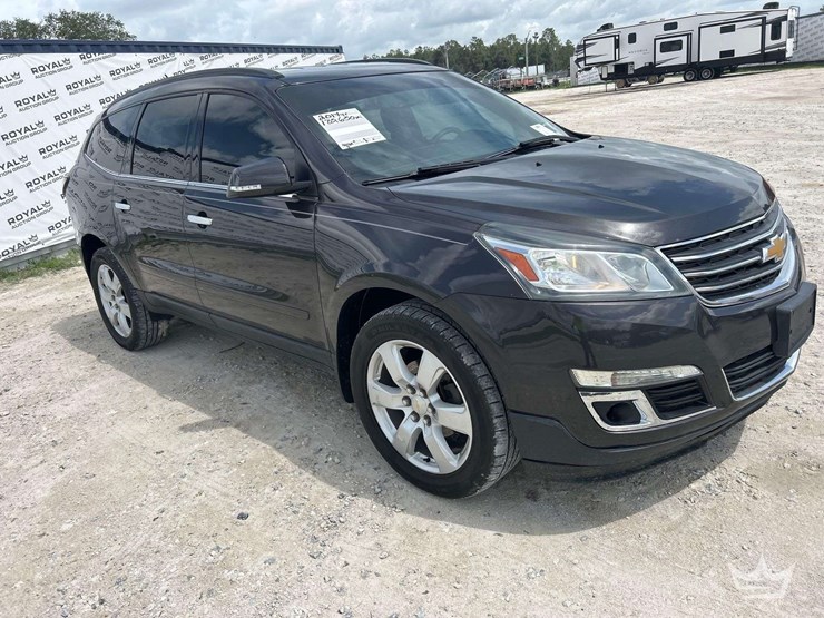 2017-chevrolet-traverse-image-2