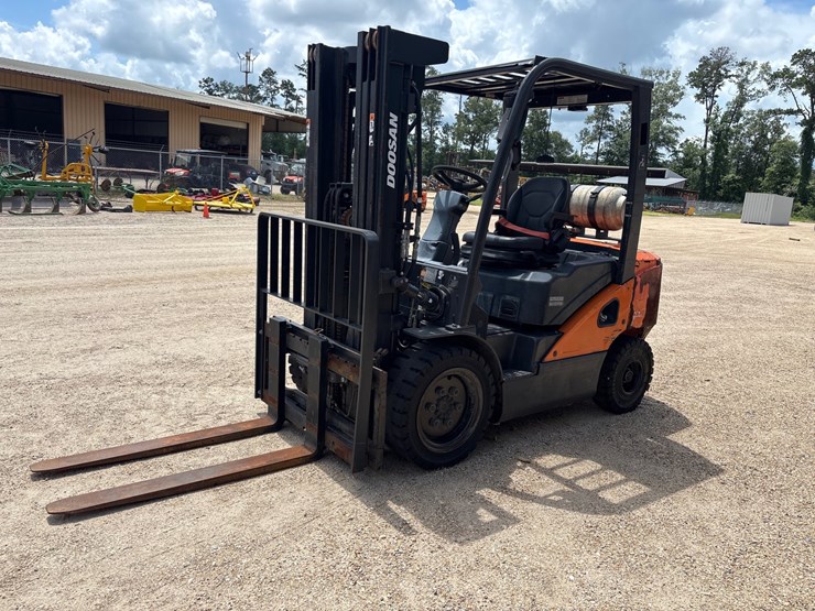 #35619-•-2022-doosan-g30n-7-forklift-image-2