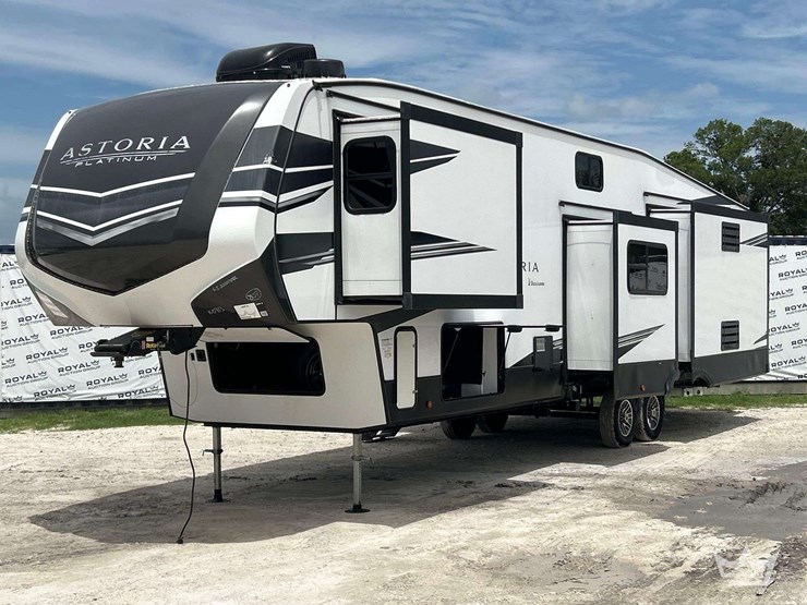 5th-wheel-camper-image-1