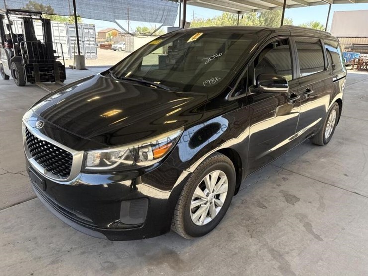 2016-kia-sedona-lx-image-4