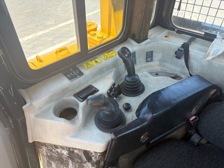 caterpillar-d6t-xl-image-16