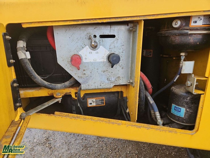 2014-deere-300d-image-32