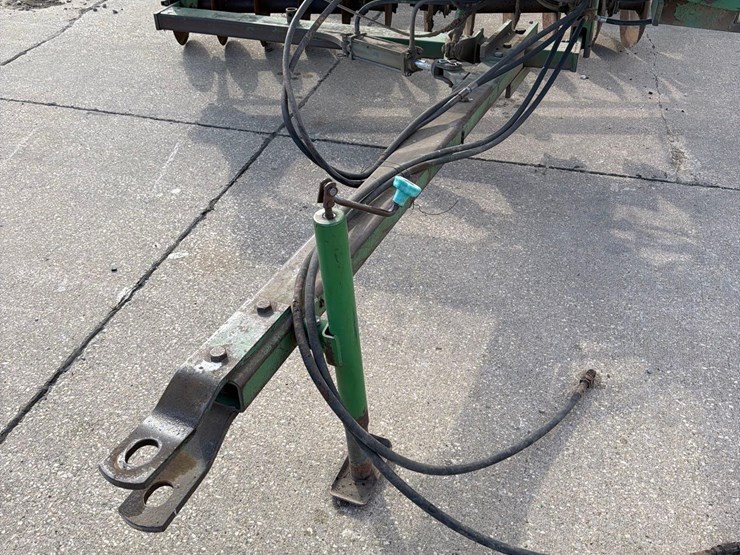 john-deere-220-image-6