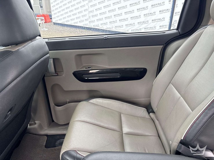 2015-kia-sedona-image-24