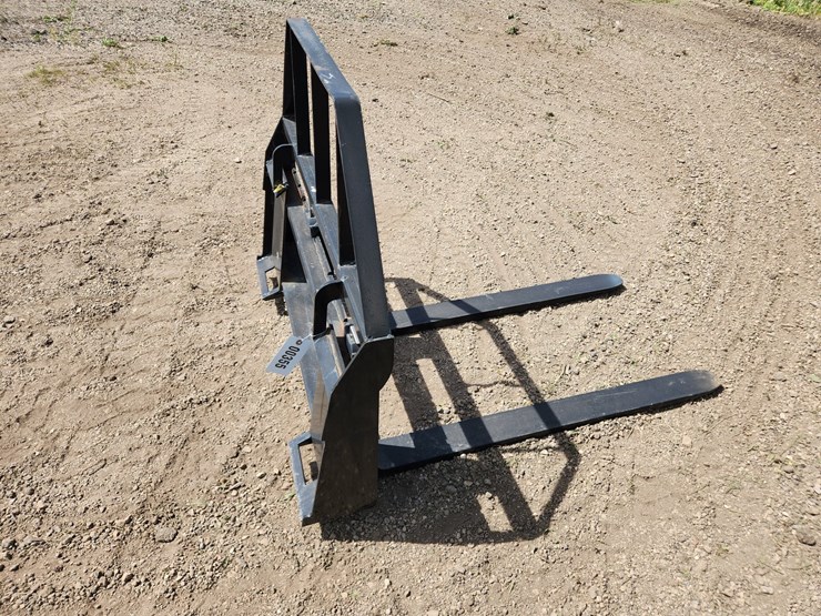 #355-•-skidsteer-pallet-forks-image-4