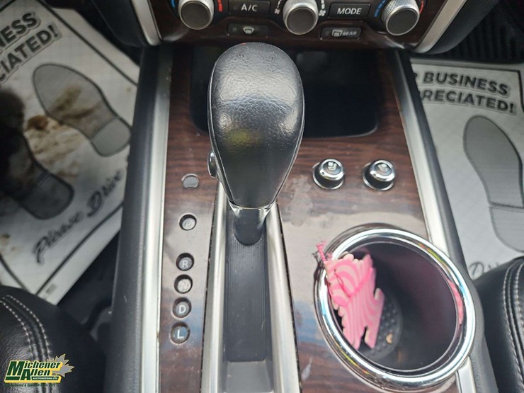 2015-nissan-pathfinder-image-23