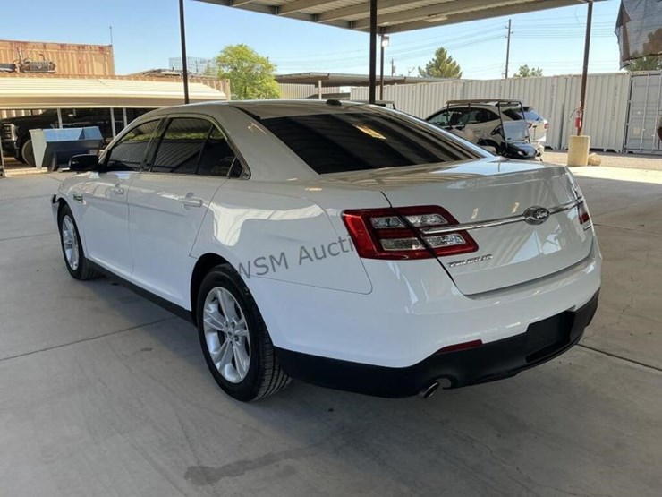 2017-ford-taurus-se-sdn-image-5