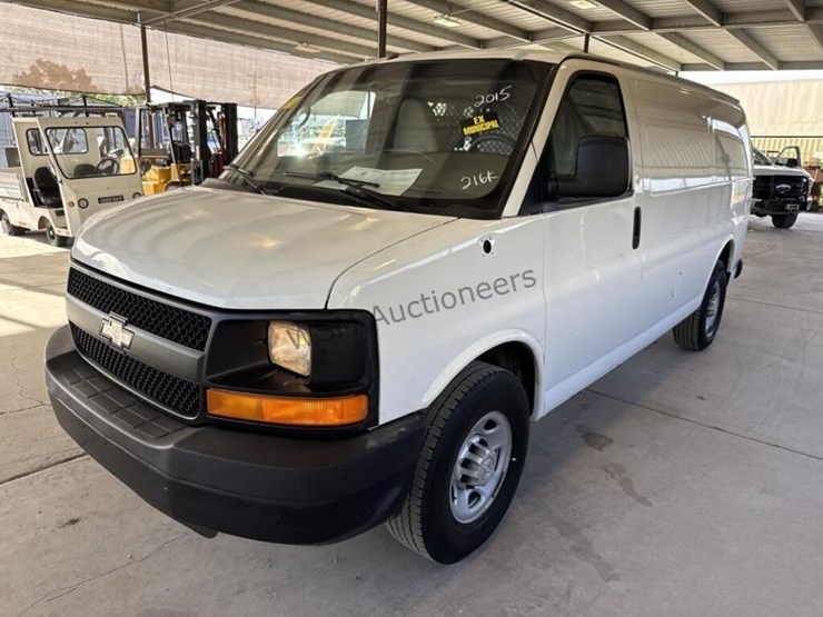 2015-chevrolet-express-2500-image-4