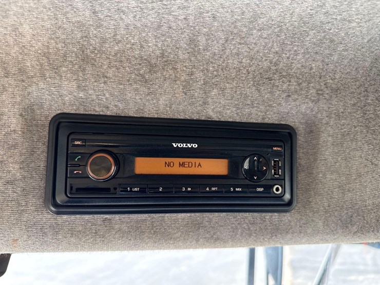 2019-volvo-a25g-image-28