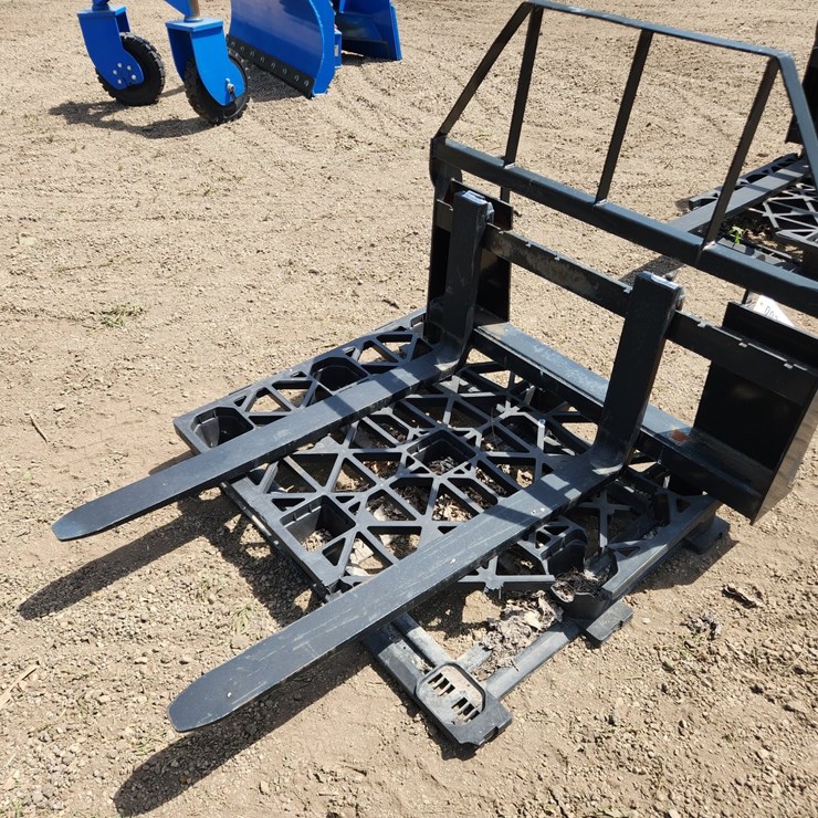#357 • Skidsteer pallet forks